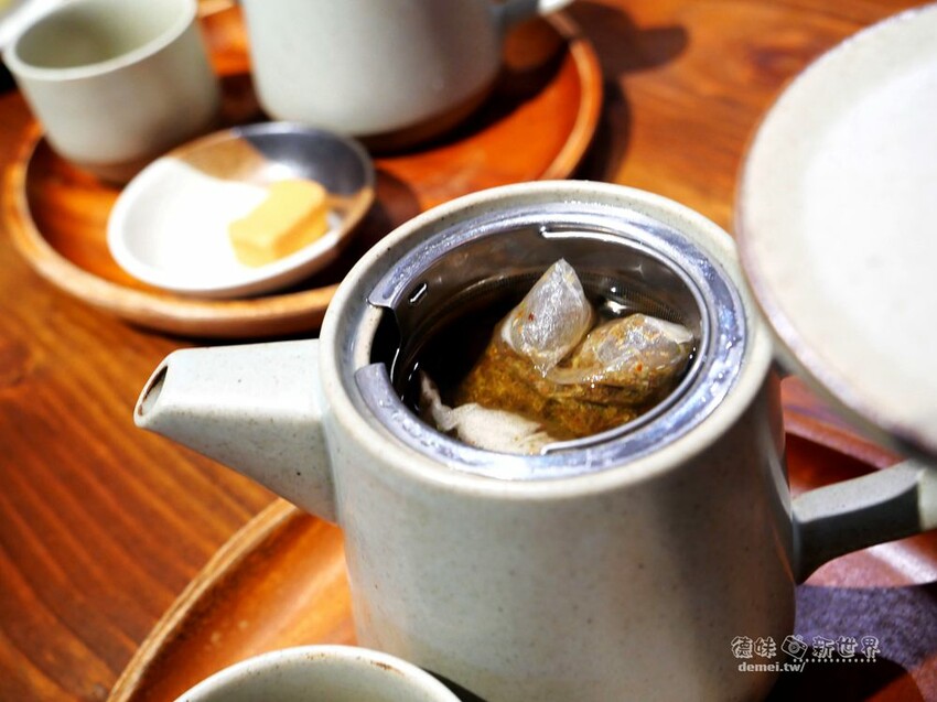 桃園市中壢區【理性&感性cafe】超萌療癒立體拉花&加價可指定圖案│咖哩飯/咖啡/甜點/下午茶 - 德妹看新世界