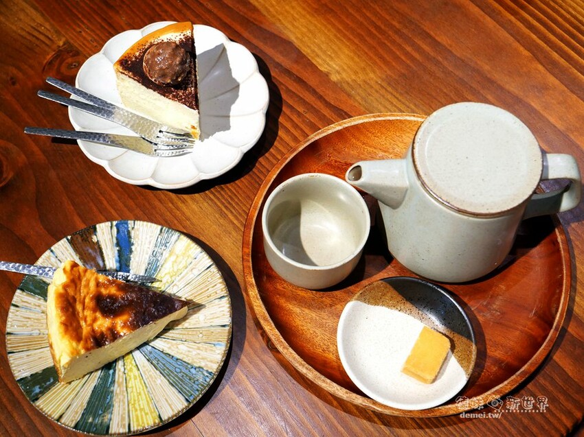 桃園市中壢區【理性&感性cafe】超萌療癒立體拉花&加價可指定圖案│咖哩飯/咖啡/甜點/下午茶 - 德妹看新世界