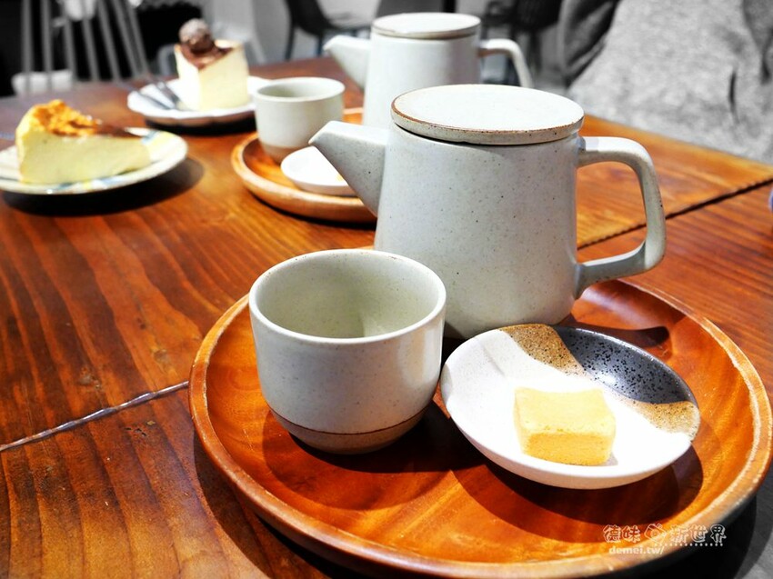 桃園市中壢區【理性&感性cafe】超萌療癒立體拉花&加價可指定圖案│咖哩飯/咖啡/甜點/下午茶 - 德妹看新世界