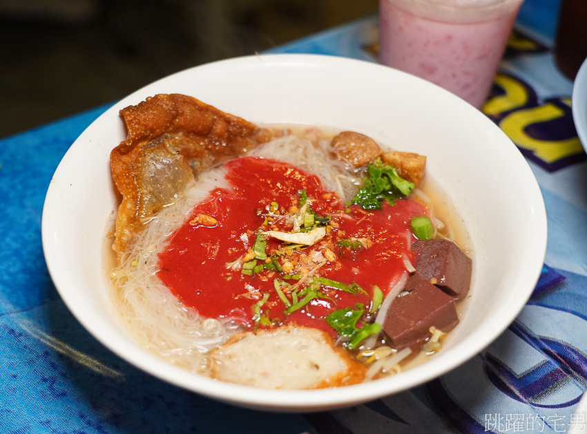 台北這家店真以為在泰國!泰文招牌加上泰國音樂，完整度根本100％ 必點酥辣粿條 一碗只要55元@跳躍的宅男