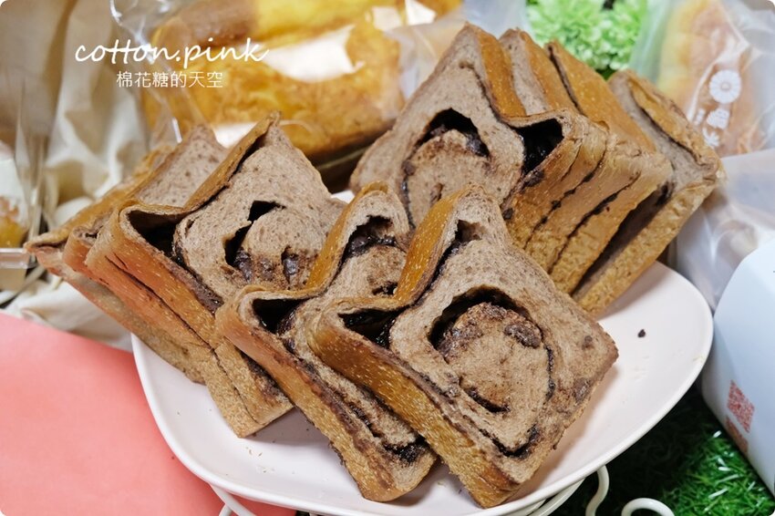 台中生吐司暘光田麥超搶手,最新波士頓派厚厚奶油香而不膩,強烈建議一定要預定 - 棉花糖的天空