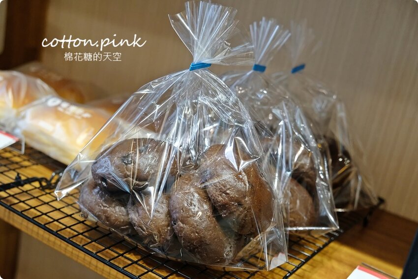 台中生吐司暘光田麥超搶手,最新波士頓派厚厚奶油香而不膩,強烈建議一定要預定 - 棉花糖的天空