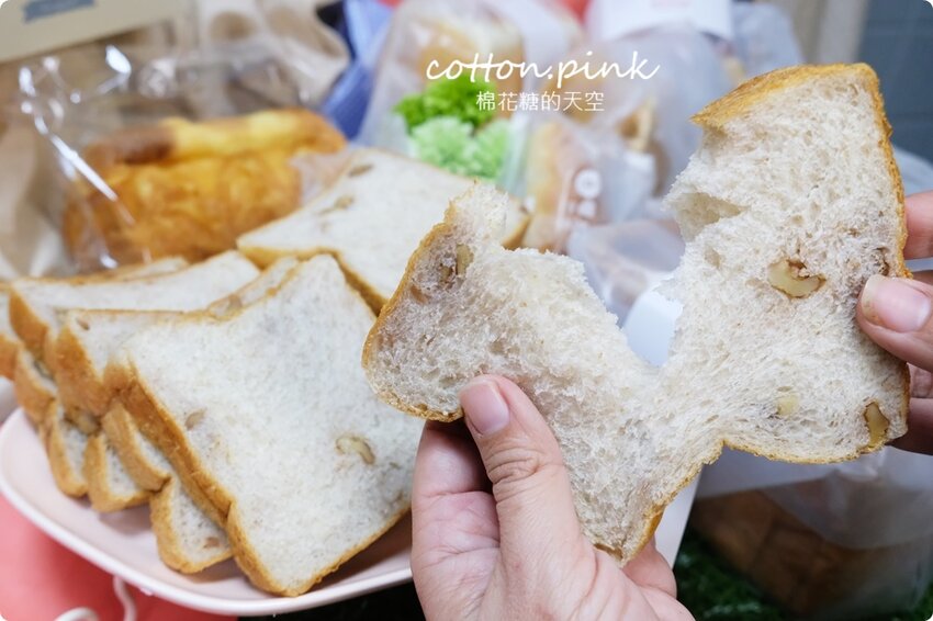 台中生吐司暘光田麥超搶手,最新波士頓派厚厚奶油香而不膩,強烈建議一定要預定 - 棉花糖的天空