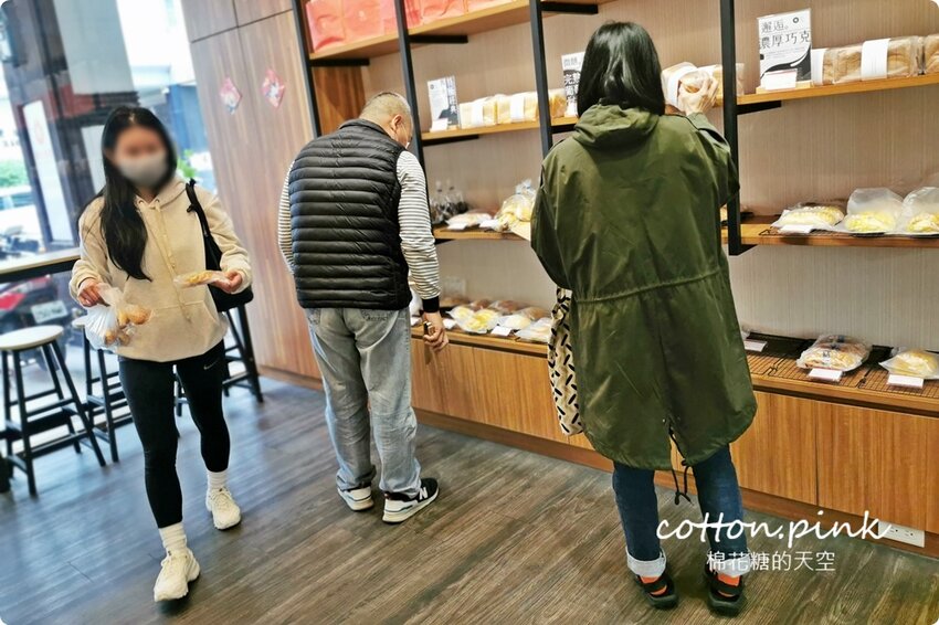 台中生吐司暘光田麥超搶手,最新波士頓派厚厚奶油香而不膩,強烈建議一定要預定 - 棉花糖的天空