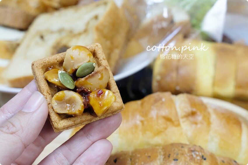 台中生吐司暘光田麥超搶手,最新波士頓派厚厚奶油香而不膩,強烈建議一定要預定 - 棉花糖的天空