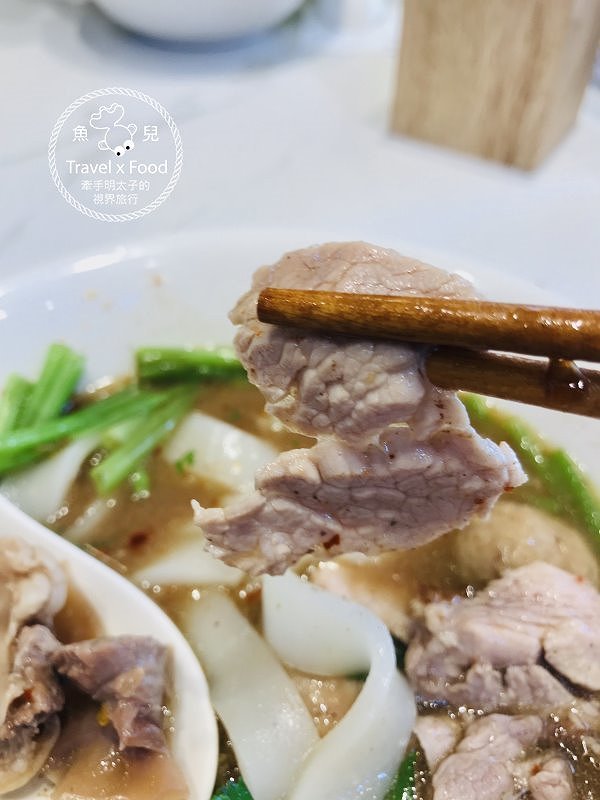 泰國傳統水上美食：MUSA 泰國船麵，價格親民，中泰混血黑湯打遍天下無敵手！ @魚兒 x 牽手明太子的「視」界旅行