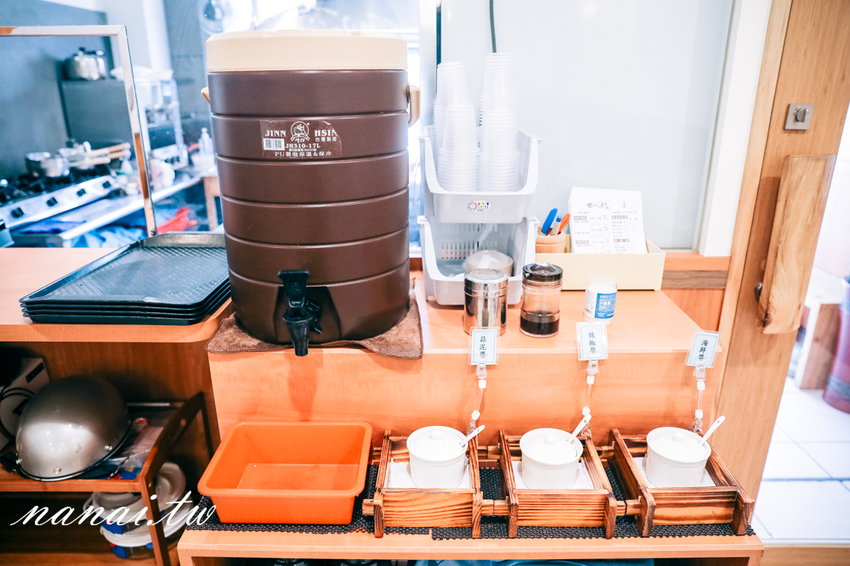 員林 百川通食舖。招牌五鮮湯麵超浮誇，泰式臭豆腐 外酥脆 咬下噴汁 - Nana愛旅行札記