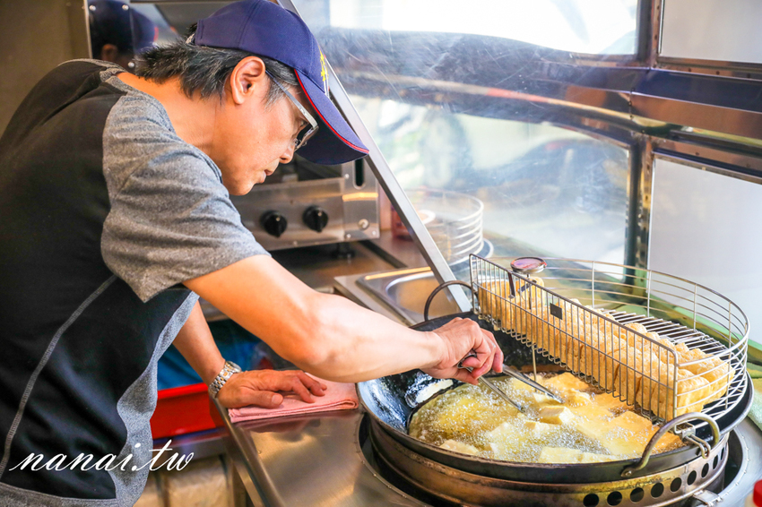 員林 百川通食舖。招牌五鮮湯麵超浮誇，泰式臭豆腐 外酥脆 咬下噴汁 - Nana愛旅行札記