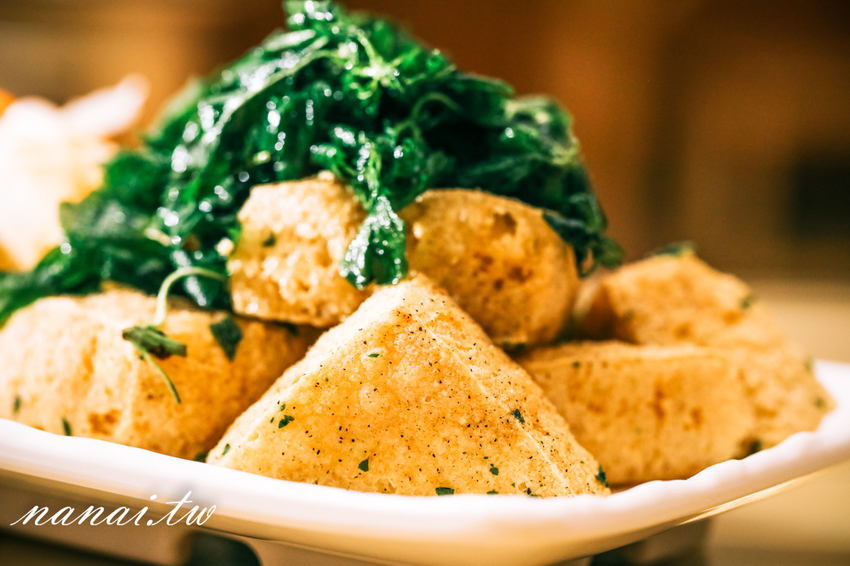 員林 百川通食舖。招牌五鮮湯麵超浮誇，泰式臭豆腐 外酥脆 咬下噴汁 - Nana愛旅行札記