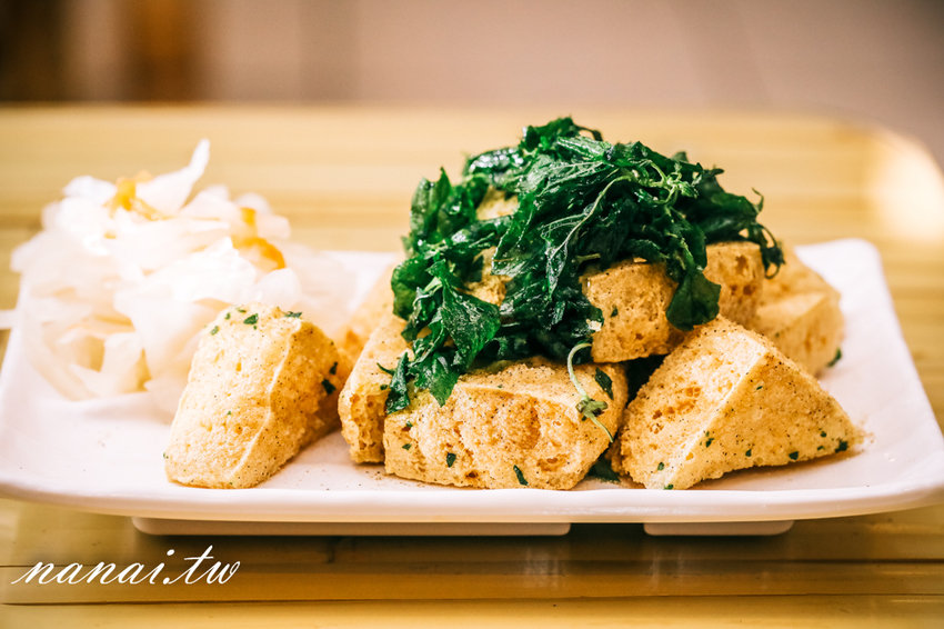 員林 百川通食舖。招牌五鮮湯麵超浮誇，泰式臭豆腐 外酥脆 咬下噴汁 - Nana愛旅行札記