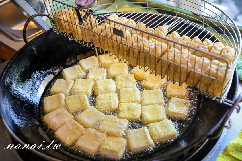 員林 百川通食舖。招牌五鮮湯麵超浮誇，泰式臭豆腐 外酥脆 咬下噴汁 - Nana愛旅行札記