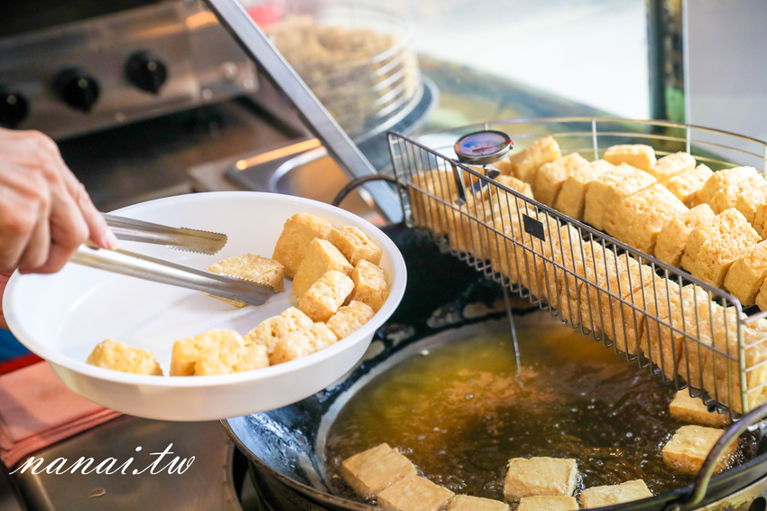 員林 百川通食舖。招牌五鮮湯麵超浮誇，泰式臭豆腐 外酥脆 咬下噴汁 - Nana愛旅行札記