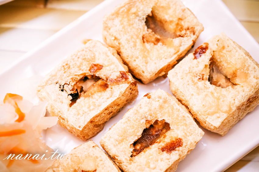 員林 百川通食舖。招牌五鮮湯麵超浮誇，泰式臭豆腐 外酥脆 咬下噴汁 - Nana愛旅行札記