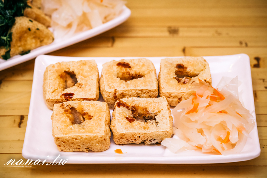 員林 百川通食舖。招牌五鮮湯麵超浮誇，泰式臭豆腐 外酥脆 咬下噴汁 - Nana愛旅行札記