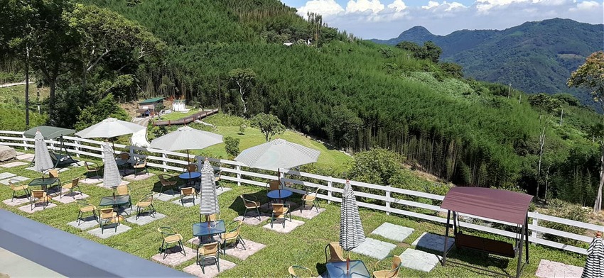 金針花季秘境|新竹景觀餐廳。新竹景點尖石山中 魔法女巫餐廳