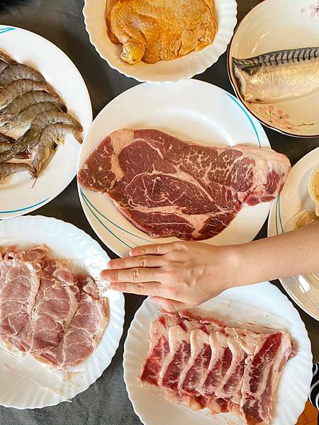 就是愛海鮮-烤肉組合🌟宅配美食🌟只要有電烤盤、氣炸鍋或瓦斯爐平底鍋🌟享受在家烤肉的樂趣🌟