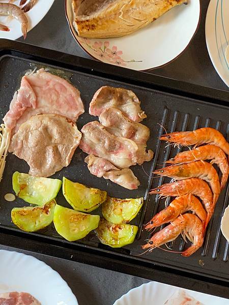 就是愛海鮮-烤肉組合🌟宅配美食🌟只要有電烤盤、氣炸鍋或瓦斯爐平底鍋🌟享受在家烤肉的樂趣🌟