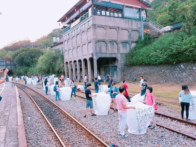 2017-09-23-17-16-34.jpg - 平溪天燈媒人進站