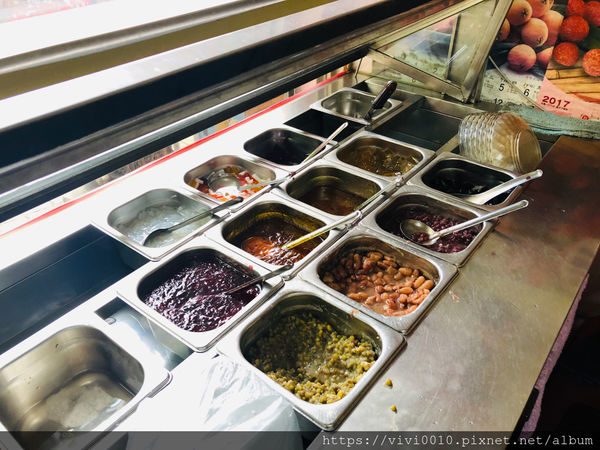 圓圓家出去玩-《新北景點》平溪老街輕旅行,美食連發吃不停、排隊香腸、平溪芋圓還有古早味美食等著你