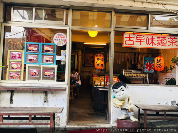 圓圓家出去玩-《新北景點》平溪老街輕旅行,美食連發吃不停、排隊香腸、平溪芋圓還有古早味美食等著你
