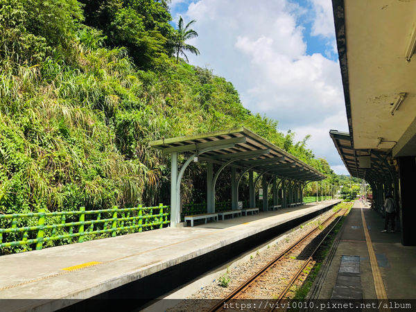 圓圓家出去玩-《新北景點》平溪老街輕旅行,美食連發吃不停、排隊香腸、平溪芋圓還有古早味美食等著你