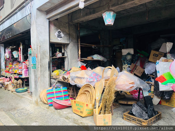 圓圓家出去玩-《新北景點》平溪老街輕旅行,美食連發吃不停、排隊香腸、平溪芋圓還有古早味美食等著你