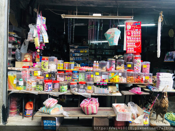 圓圓家出去玩-《新北景點》平溪老街輕旅行,美食連發吃不停、排隊香腸、平溪芋圓還有古早味美食等著你