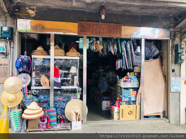 圓圓家出去玩-《新北景點》平溪老街輕旅行,美食連發吃不停、排隊香腸、平溪芋圓還有古早味美食等著你