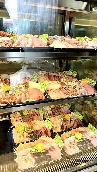 澎湖西嶼-古聚落中超人氣生魚片店-魚好。刺身專賣店