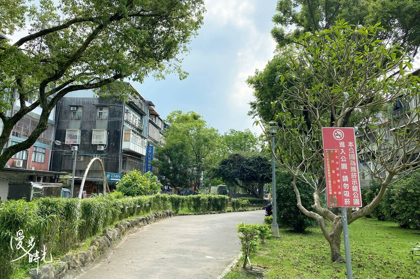 新北景點／瑠公公園－共融式兒童遊樂設施、攀爬網，與獨立攀岩場