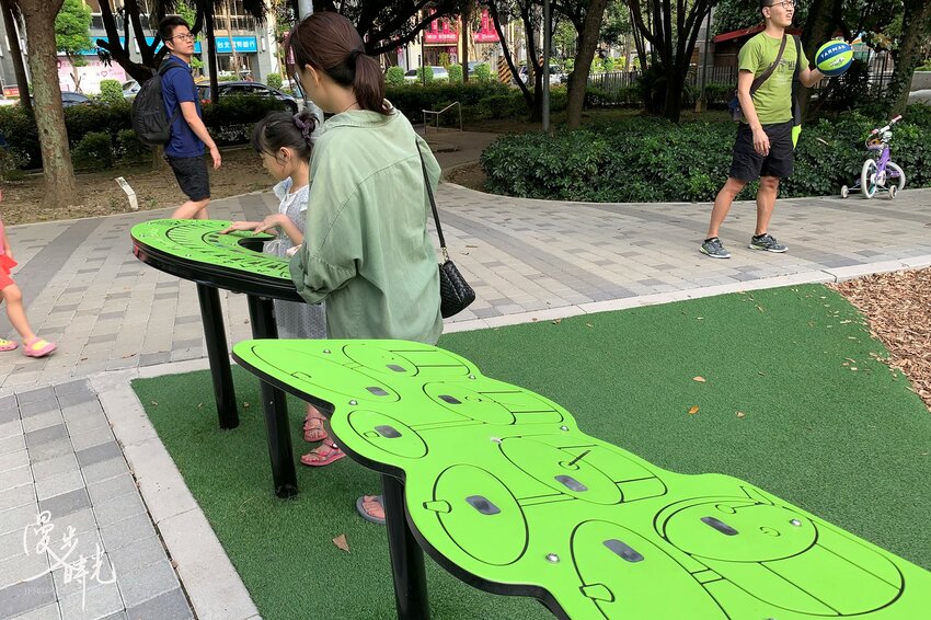 新北景點／瑠公公園－共融式兒童遊樂設施、攀爬網，與獨立攀岩場