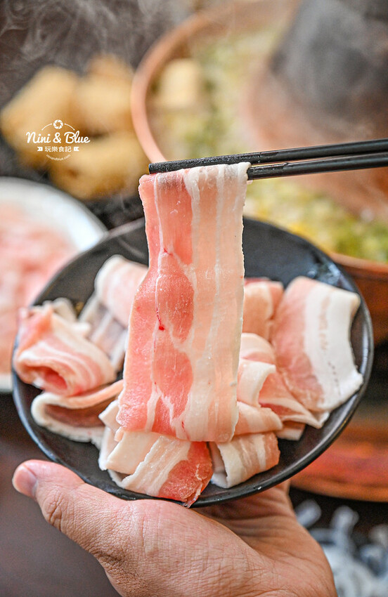 台中太平懷舊台菜餐廳,酸菜鍋和熱炒系列都好吃,價格實在、好停車 -妮妮布魯