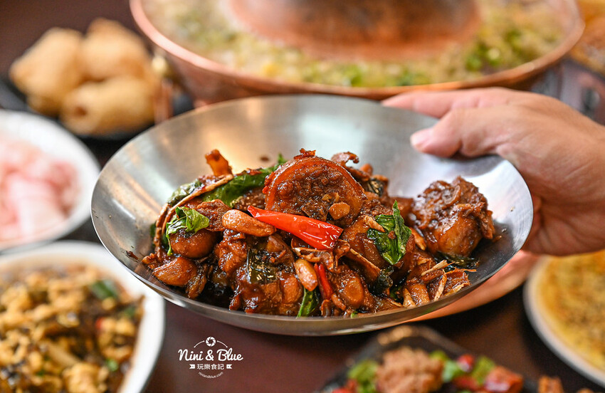 台中太平懷舊台菜餐廳,酸菜鍋和熱炒系列都好吃,價格實在、好停車 -妮妮布魯