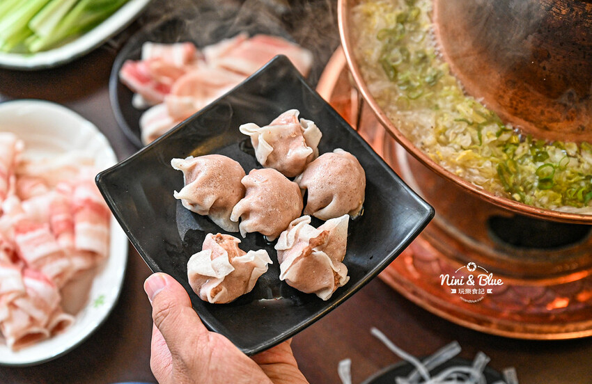 台中太平懷舊台菜餐廳,酸菜鍋和熱炒系列都好吃,價格實在、好停車 -妮妮布魯