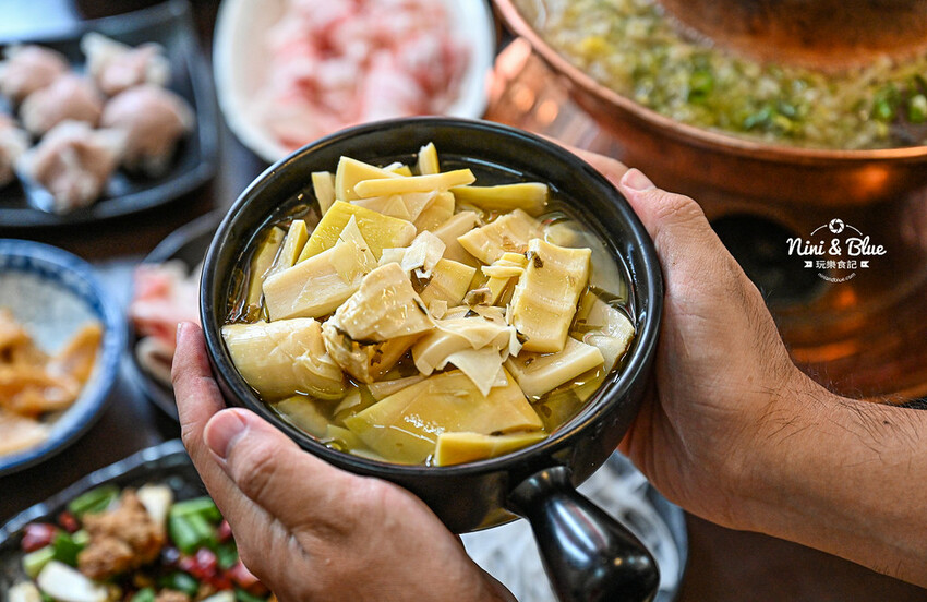 台中太平懷舊台菜餐廳,酸菜鍋和熱炒系列都好吃,價格實在、好停車 -妮妮布魯