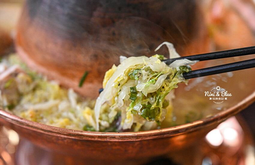 台中太平懷舊台菜餐廳,酸菜鍋和熱炒系列都好吃,價格實在、好停車 -妮妮布魯