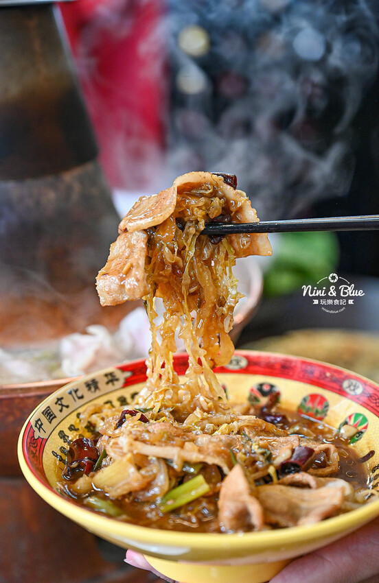 台中太平懷舊台菜餐廳,酸菜鍋和熱炒系列都好吃,價格實在、好停車 -妮妮布魯