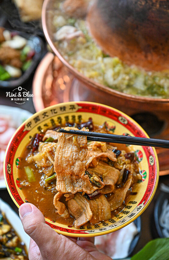 台中太平懷舊台菜餐廳,酸菜鍋和熱炒系列都好吃,價格實在、好停車 -妮妮布魯