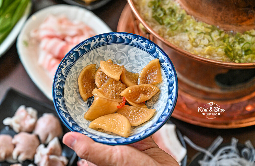 台中太平懷舊台菜餐廳,酸菜鍋和熱炒系列都好吃,價格實在、好停車 -妮妮布魯