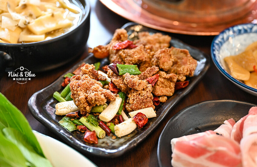 台中太平懷舊台菜餐廳,酸菜鍋和熱炒系列都好吃,價格實在、好停車 -妮妮布魯