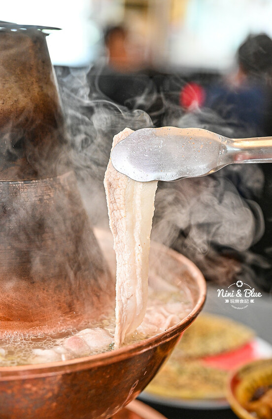 台中太平懷舊台菜餐廳,酸菜鍋和熱炒系列都好吃,價格實在、好停車 -妮妮布魯