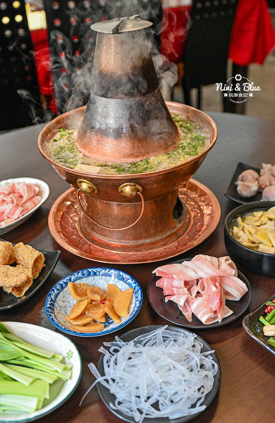 台中太平懷舊台菜餐廳,酸菜鍋和熱炒系列都好吃,價格實在、好停車 -妮妮布魯