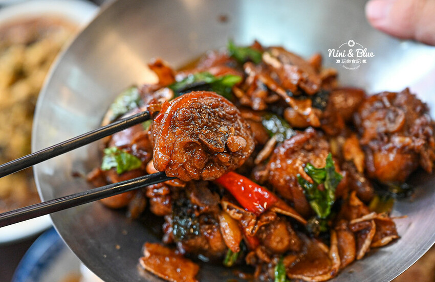 台中太平懷舊台菜餐廳,酸菜鍋和熱炒系列都好吃,價格實在、好停車 -妮妮布魯