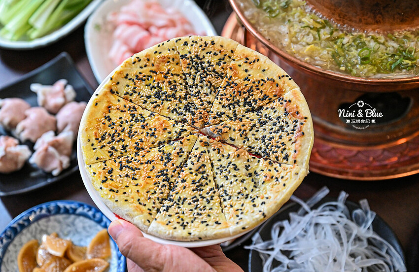 台中太平懷舊台菜餐廳,酸菜鍋和熱炒系列都好吃,價格實在、好停車 -妮妮布魯