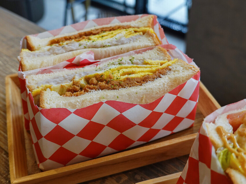 新北永和—曉食厚Brunch｜平價早餐2.0 酥脆厚蛋餅份量實在｜頂溪站、國光路、樂華夜市