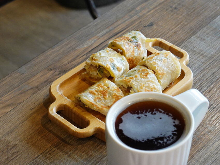 新北永和—曉食厚Brunch｜平價早餐2.0 酥脆厚蛋餅份量實在｜頂溪站、國光路、樂華夜市