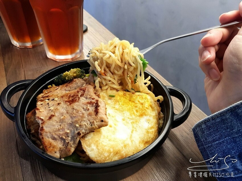 【永和早午餐】曉食厚Brunch ➤最新菜單!厚蛋餅好吃推薦!頂溪捷運站早午餐,近耕莘醫院!詳細菜單!有Uber