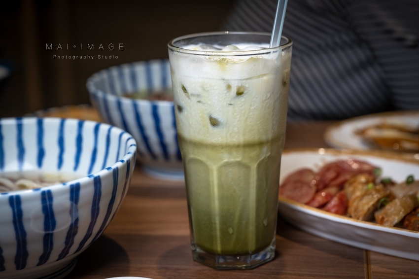 (桃園美食)店裡只賣清燉一種湯頭,還能每天爆滿人潮!中壢高人氣清燉牛肉麵開分店囉!小巷子清燉牛肉麵內壢店|桃園中壢美食、巷弄美食推薦