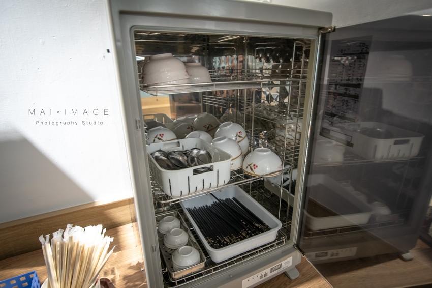 (桃園美食)店裡只賣清燉一種湯頭,還能每天爆滿人潮!中壢高人氣清燉牛肉麵開分店囉!小巷子清燉牛肉麵內壢店|桃園中壢美食、巷弄美食推薦