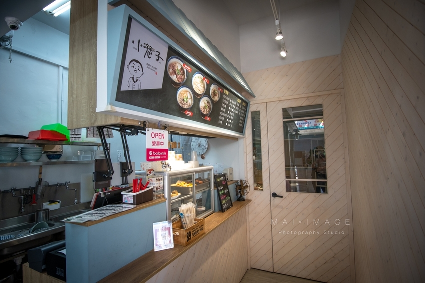 (桃園美食)店裡只賣清燉一種湯頭,還能每天爆滿人潮!中壢高人氣清燉牛肉麵開分店囉!小巷子清燉牛肉麵內壢店|桃園中壢美食、巷弄美食推薦